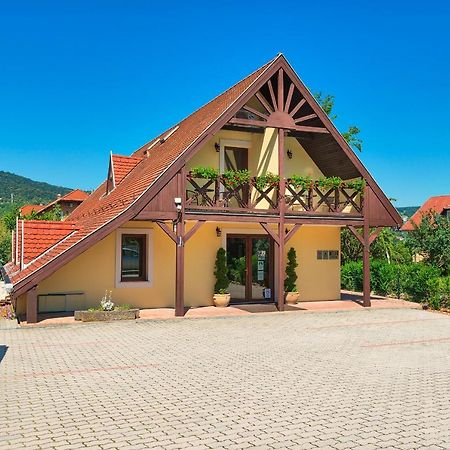 Honti Panzio Hotel Visegrád Екстериор снимка