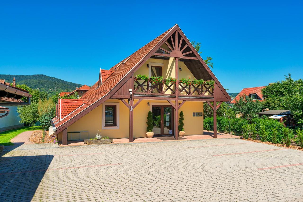 Honti Panzio Hotel Visegrád Екстериор снимка