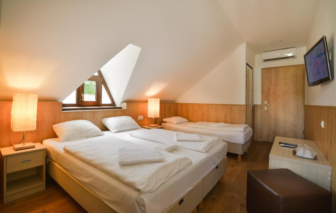 Honti Panzio Hotel Visegrád Екстериор снимка