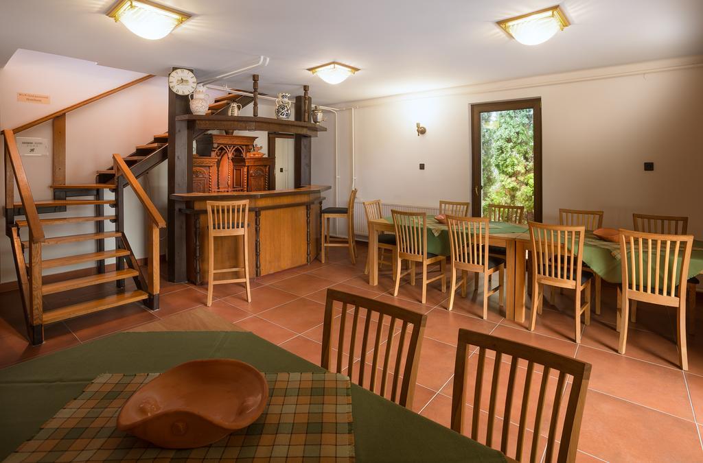 Honti Panzio Hotel Visegrád Екстериор снимка